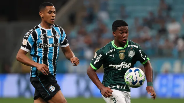 Grêmio vence o Palmeiras e volta ao G4