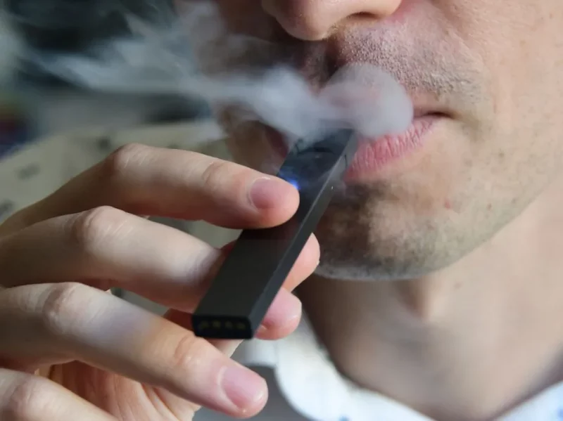Cigarros eletrônicos também são vilões da saúde bucal