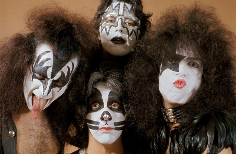 Por que “Creatures of the Night”, do Kiss, teve capa alternativa com Bruce Kulick?