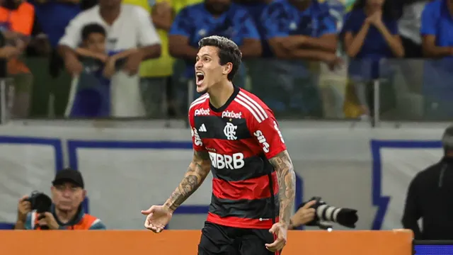 Flamengo vence o Cruzeiro na estreia de Tite