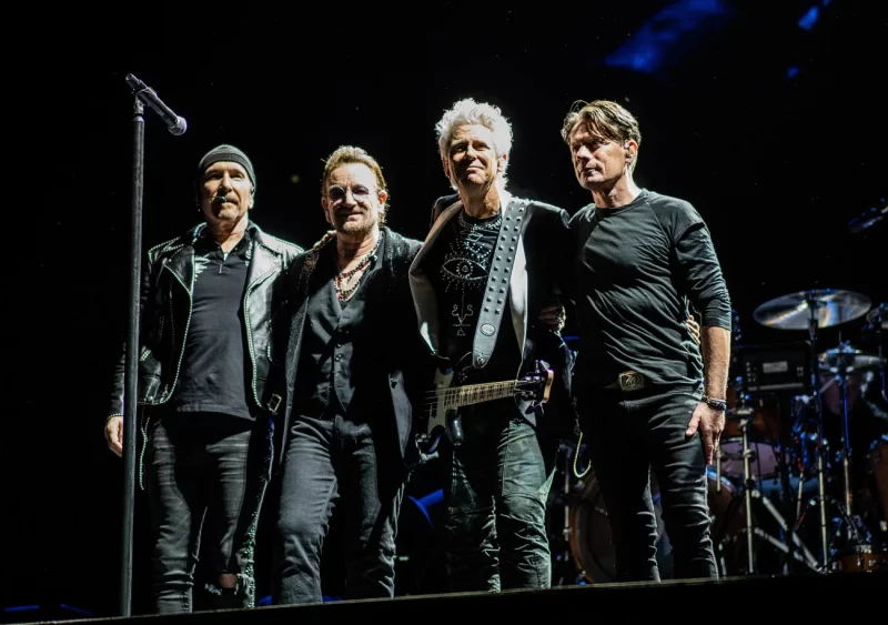 U2 dedica um de seus clássicos às vítimas de festivais de música em Israel