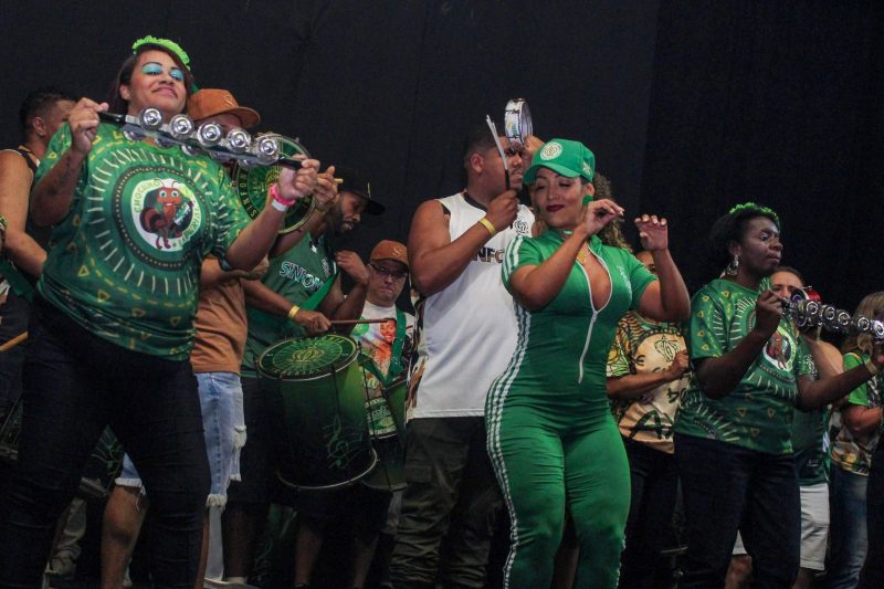 Império da Tijuca apresenta fantasias do próximo carnaval neste domingo durante feijoada
