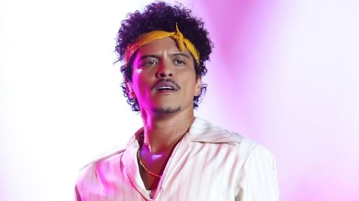 Bruno Mars cancela show em Israel e tenta deixar o país