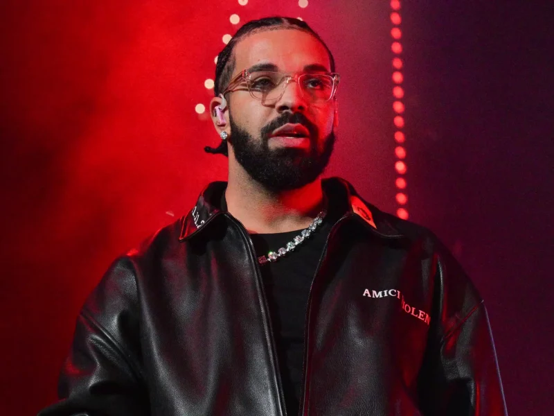 Drake anuncia pausa na carreira devido à problema de saúde
