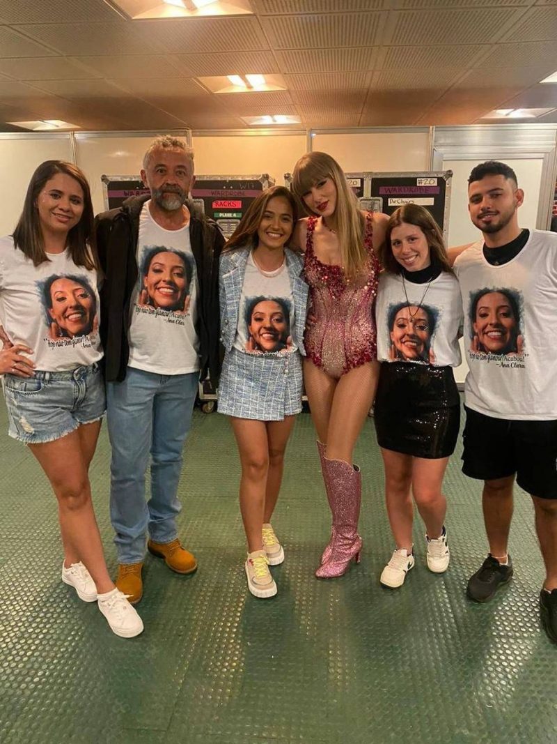 Taylor Swift se encontra com família de Ana Benevides antes de último show no Brasil