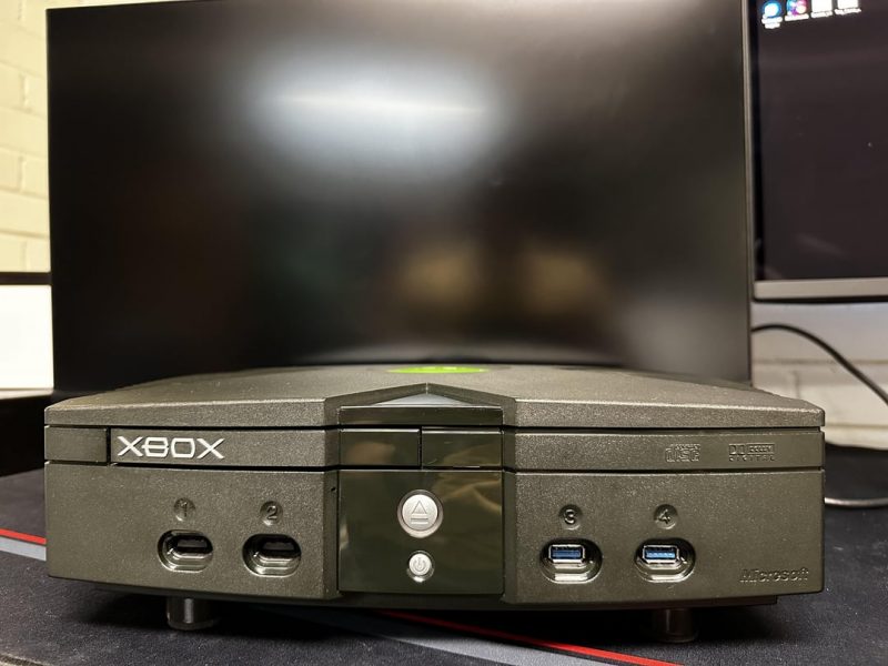 Internauta constrói “Xbox mais poderoso do mundo” e quer vender por cerca de R$ 10 mil