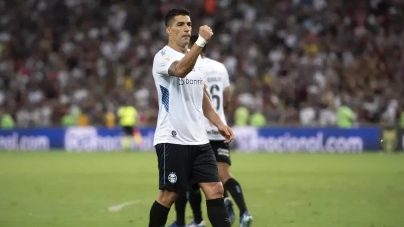 Suárez marca, Grêmio vence o Flu e garanta vaga na fase de grupos da Libertadores