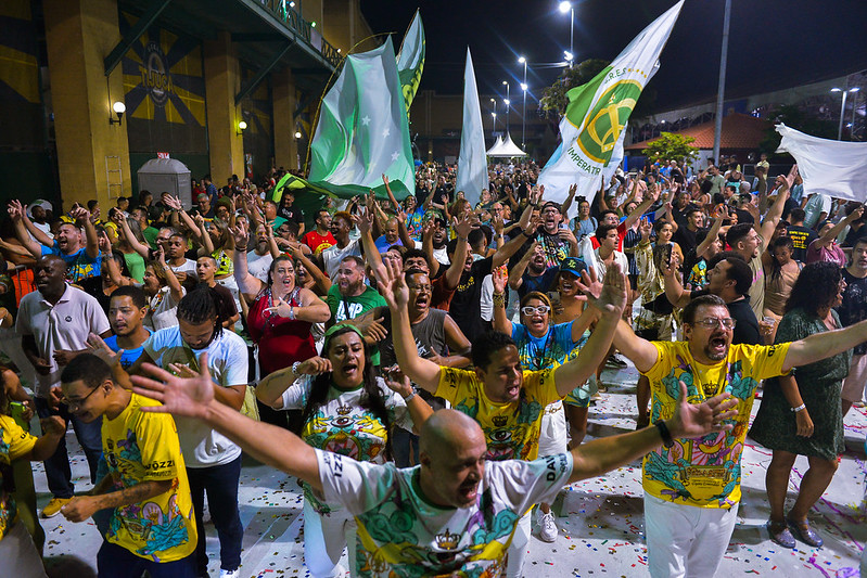 Público lota a Cidade do Samba para ver prévias de desfiles do Rio Carnaval 2024