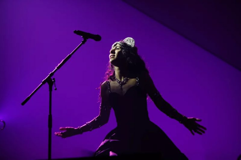 Marisa Monte mostra diversidade musical no novo álbum ‘Portas ao vivo’
