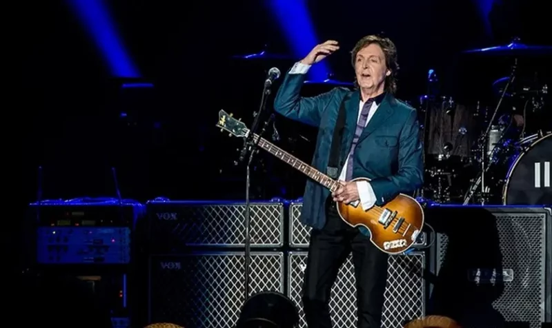 Chuva forte causa saída antecipada de público em show de Paul McCartney