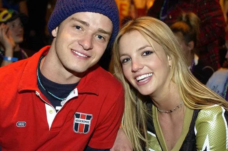 Justin Timberlake solta indireta sobre livro de Britney Spears em show e cantora responde