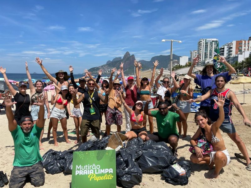 Papelito convoca voluntários para mutirão de limpeza na Praia do Leme