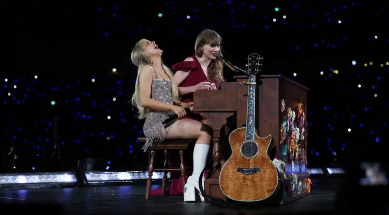 Sabrina Carpenter surpreende fãs ao dividir palco com Taylor Swift