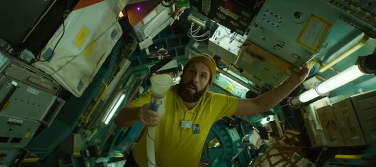 Adam Sandler faz viagem chata pelos próprios sentimentos em “O Astronauta”