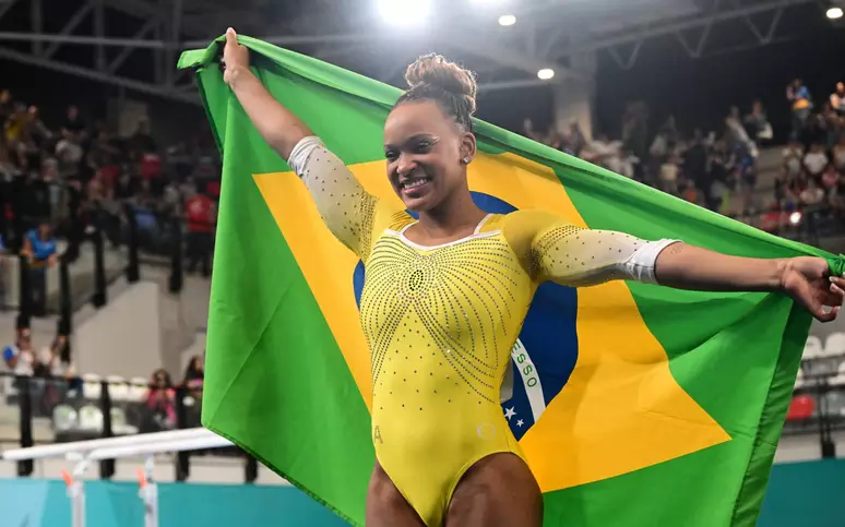 Rebeca Andrade fica com a prata nas barras pela Copa do Mundo de Ginástica Artística