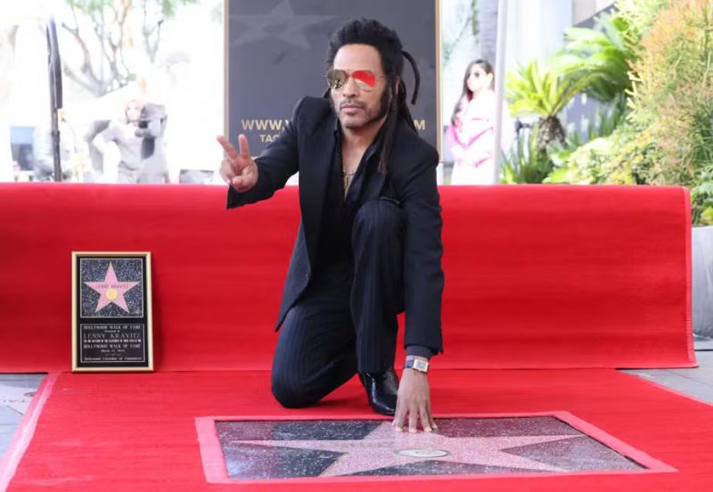 Lenny Kravitz é homenageado com estrela na Calçada da Fama