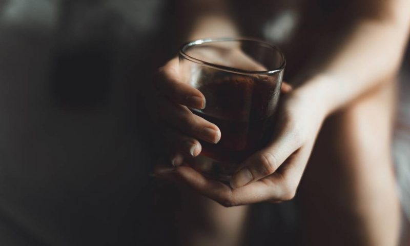 Aumento do alcoolismo feminino vai igualar-se entre os sexos até 2030