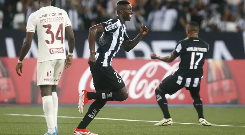Botafogo vence o Universitário do Peru e respira na Libertadores