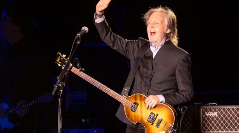 Paul McCartney revela momento “constrangedor” que o fez desistir de tocar guitarra