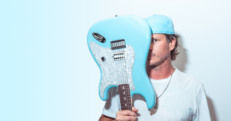 Tom DeLonge revela sua nova guitarra personalizada da Fender