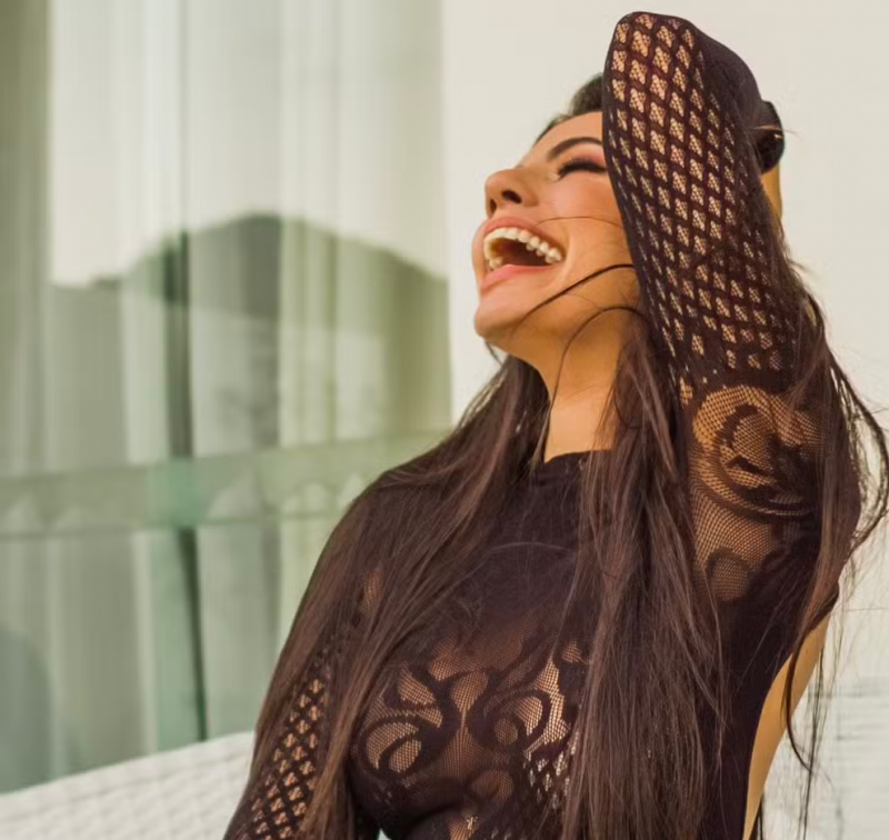 Ex-BBB Fernanda Bande deixa fãs babando ao dançar de lingerie