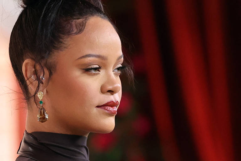 Rihanna diz que primeiro está pensando nos visuais para depois pensar em novas músicas