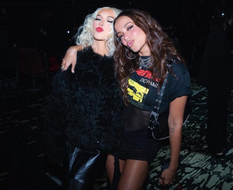 Christina Aguilera posta foto com Anitta e agita fãs brasileiros