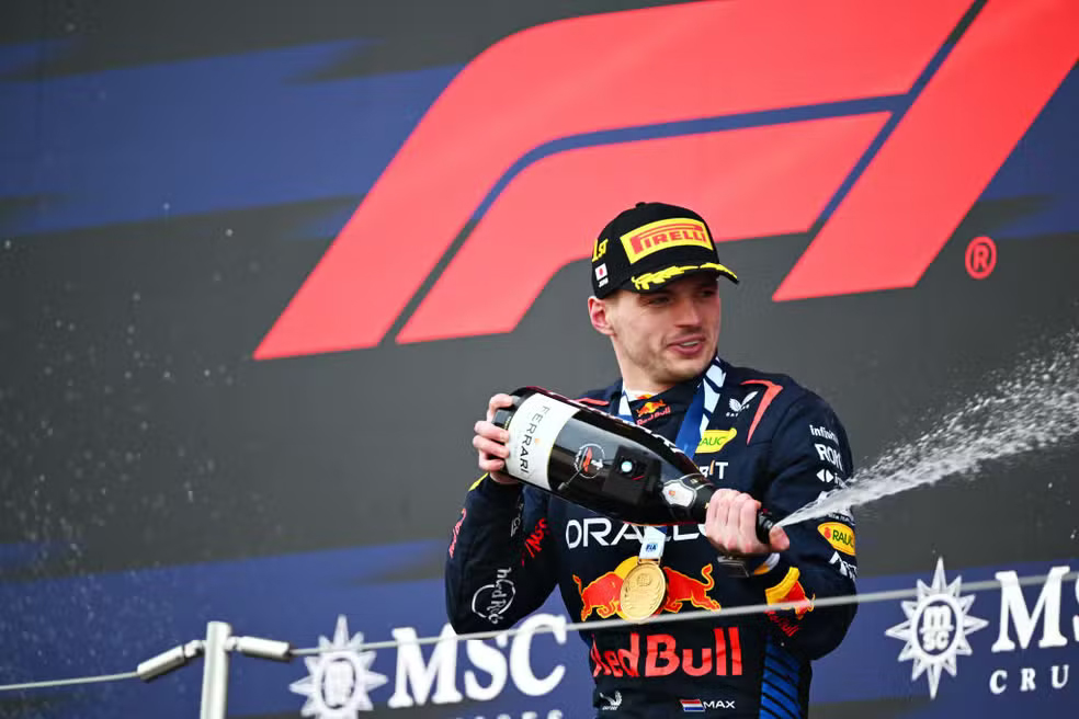 Max Verstappen vence GP do Japão em mais uma dobradinha da Red Bull