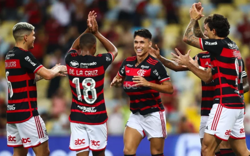 Flamengo vence o São Paulo e lidera o Brasileirão