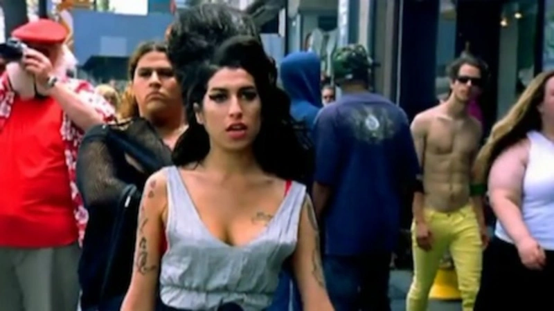 Clipe de ‘Tears Dry on Their Own’ de Amy Winehouse ganha nova versão