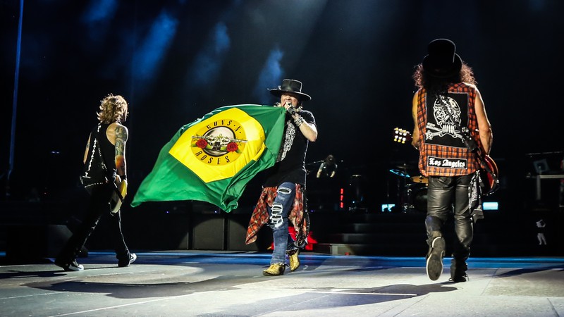 Guns N’Roses mostra ao mundo impacto de tragédia climática no Rio Grande do Sul