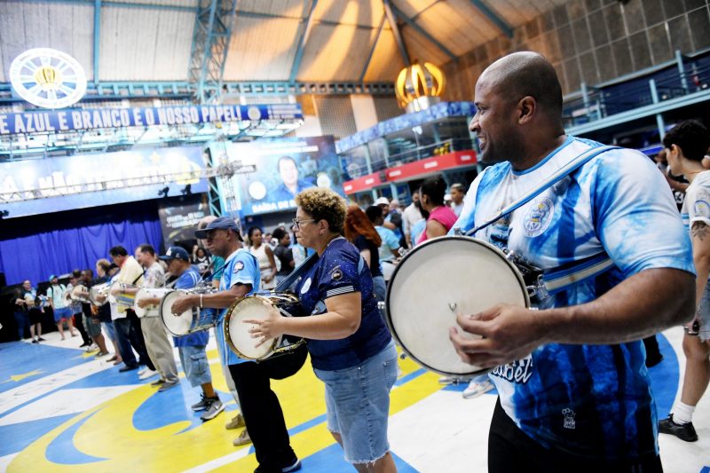 Unidos de Vila Isabel inicia ensaios da bateria para o Carnaval 2025