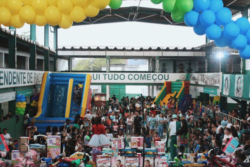 Crianças da Vila Vintém fazem a festa no Festival do Refrigerante da Mocidade