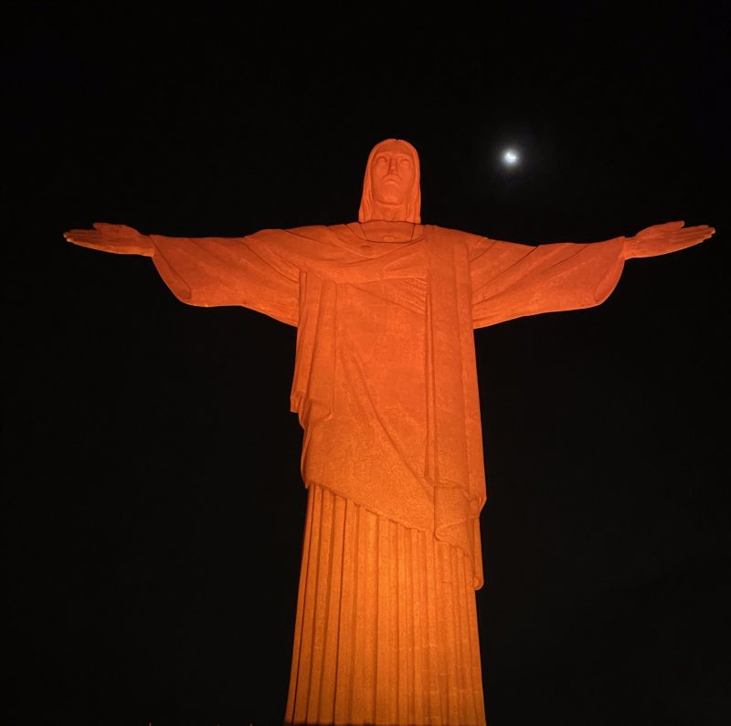 Cristo Redentor, Maracanã, Arena POA, Estátua do Grande Buda e alguns museus, serão iluminados no Dia de Doar