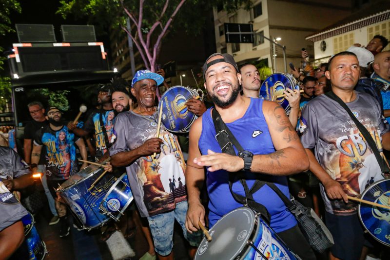 Unidos de Vila Isabel inicia ensaios de rua nesta quarta-feira (27)