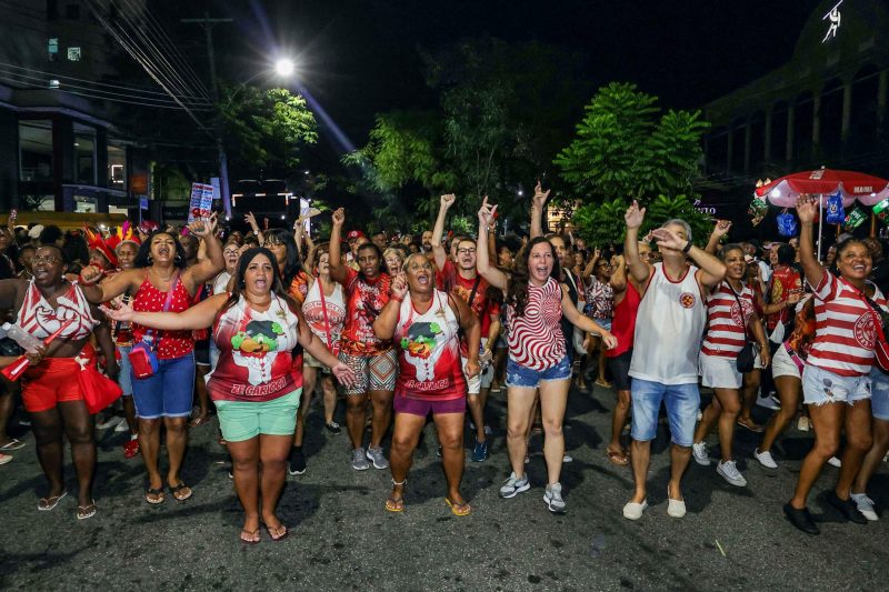 Acadêmicos do Salgueiro realiza primeiro ensaio de rua nesta quinta-feira (28)