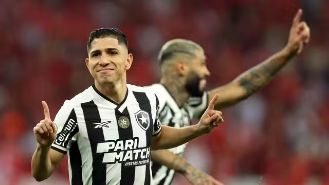 Botafogo vence o Inter no Beira-Rio e fica a um empate do título Brasileiro