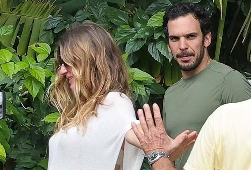 Gisele Bündchen deixa barrigão de gravidez à mostra em almoço com Joaquim Valente