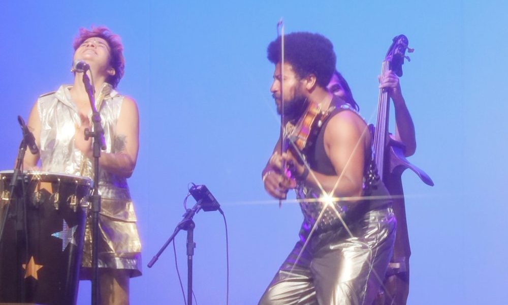 Lan Lanh e Mário Soares apresentam o show “Num Axé Pra Lua”