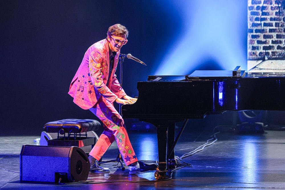 Sir El Tom – O tributo número 1 do mundo a Elton John no Qualistage