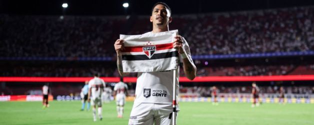 São Paulo vence o Flamengo de virada em partida com erro de arbitragem no final