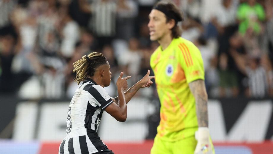 Botafogo atropela o Cruzeiro na estreia do Brasileirão