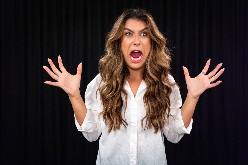 LUANA ZUCOLOTO – Em “ESSE SHOW PODERIA SER UM E-MAIL” no Qualistage