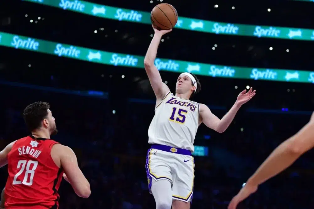 Austin do Lakers, voltou à ação contra o Nets