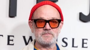 Michael Stipe diz que é quase impossível fazer músicas solo tão boas quanto as do R.E.M.