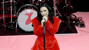 Demi Lovato reconhece que foi estranho cantar ‘Heart Attack’ para a Associação Americana do Coração