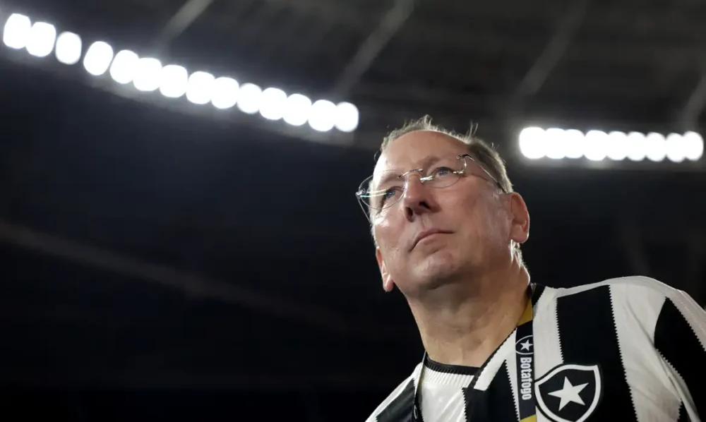 Botafogo quer derrubar Textor