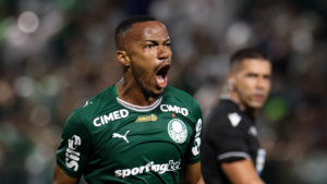 Palmeiras vence o Grêmio e segue na liderança do Brasileirão
