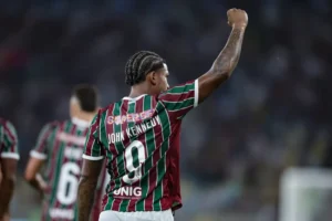 Fluminense vence o Corinthians e já é vice-líder do Brasileirão