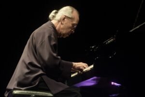 TV Brasil homenageia os 80 anos de Gilson Peranzzetta com show exclusivo do veterano